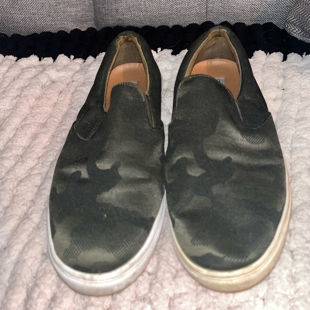 Green, camo size 8.5 Steve Madden